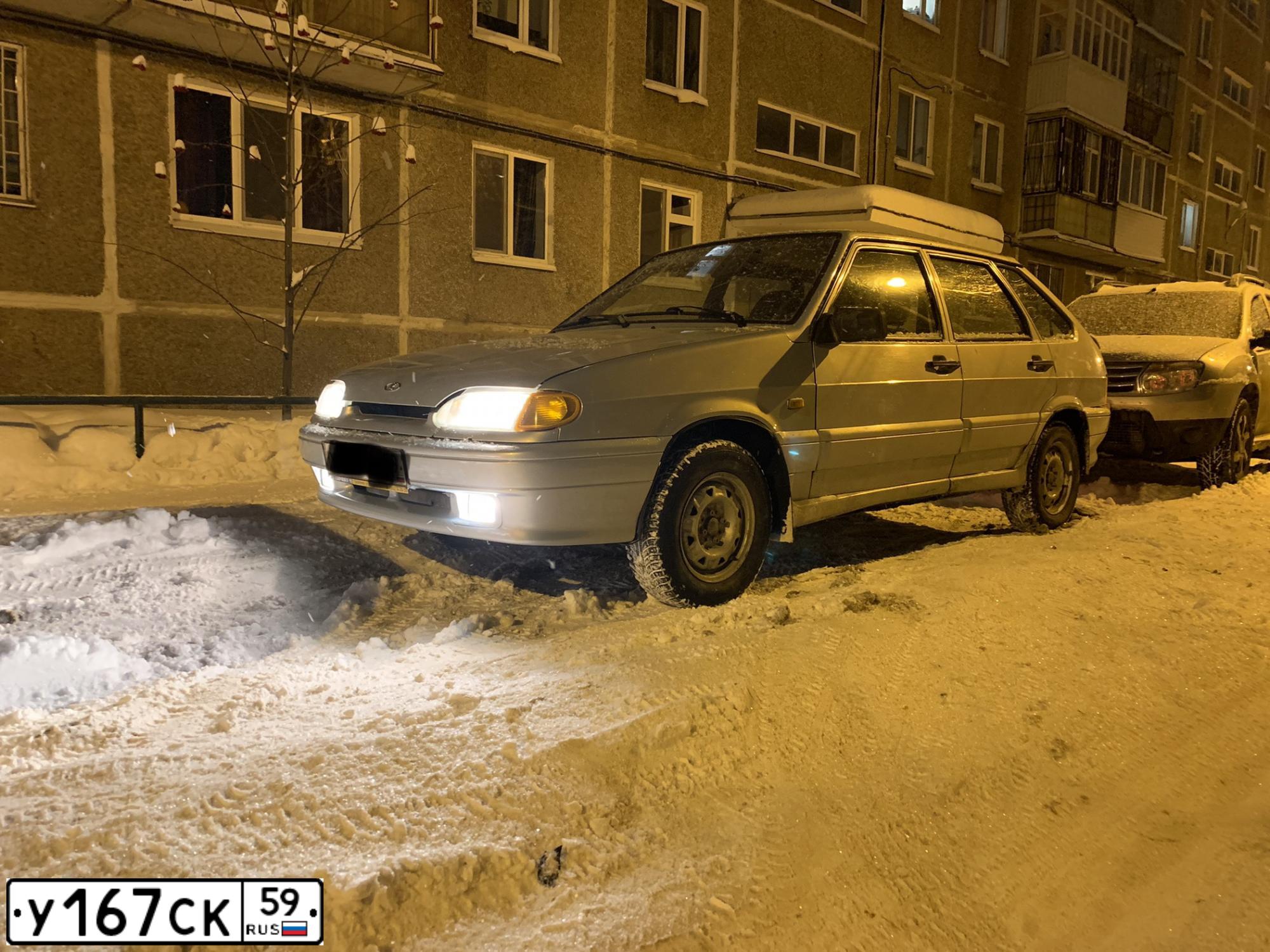 Фото автомобиля LADA 2114, 2007 — госномер С614ЕО159. Цвет: Серебристо Желто-Голубой