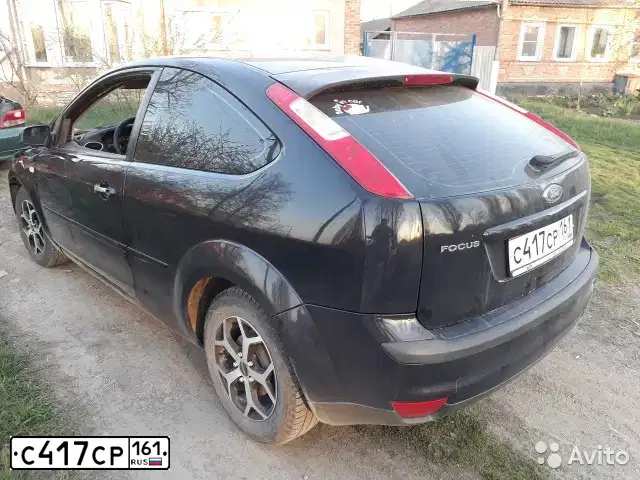 Фото автомобиля FORD FOCUS, 2007 — госномер Е817ХХ161. Цвет: Темно-синий