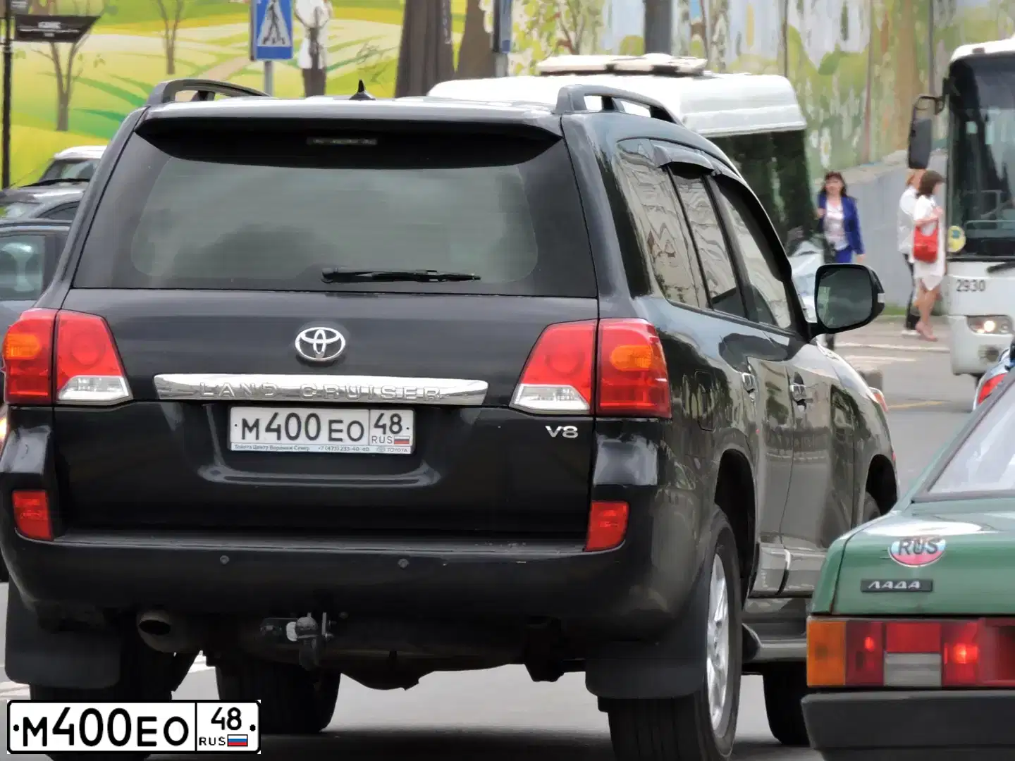 Фото автомобиля TOYOTA LANDCRUISER 200, 2014 — госномер Р820ХЕ799. Цвет: ЧЕРНЫЙ