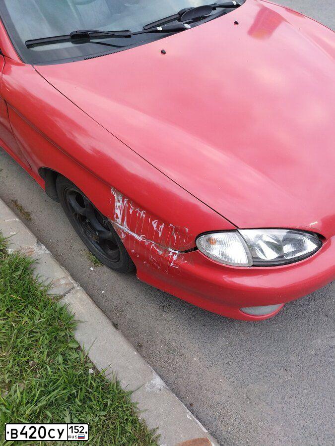 Фото автомобиля HYUNDAI TIBURON, 1996 — госномер В420СУ152. Цвет: Красный