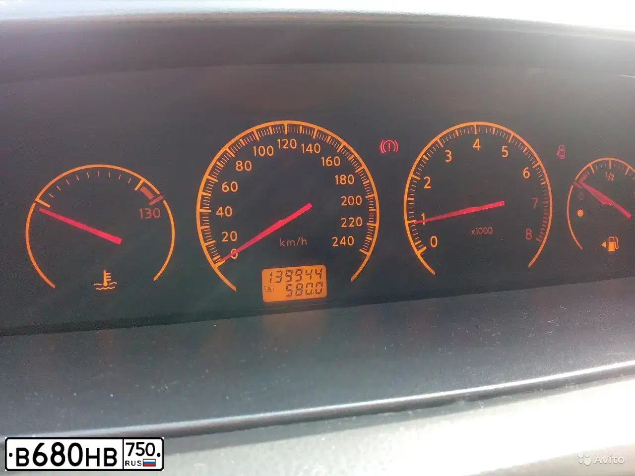 Фото автомобиля NISSAN PRIMERA, 2005 — госномер В680НВ750. Цвет: ЧЕРНЫЙ