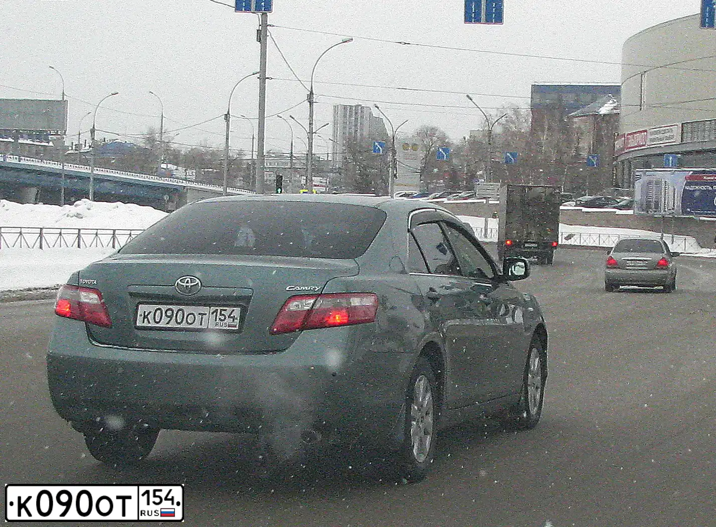 Фото автомобиля TOYOTA CAMRY, 2008 — госномер Х766ТХ55. Цвет: БИРЮЗОВЫЙ