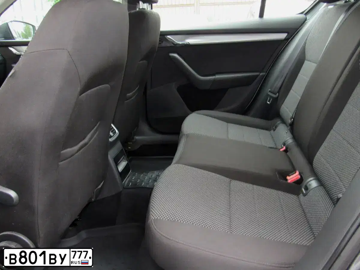 Фото автомобиля HYUNDAI TUCSON, 2005 — госномер Т335ВА177. Цвет: СЕРЫЙ СВЕТЛЫЙ