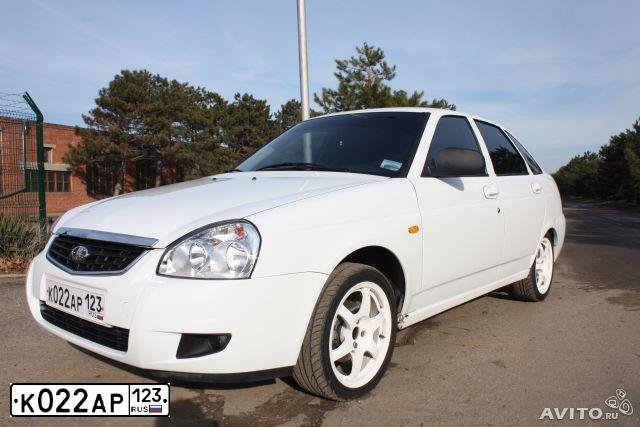 Фото автомобиля LADA 2172 PRIORA, 2013 — госномер Н584СС15. Цвет: БЕЛЫЙ