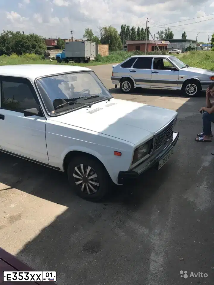 Фото автомобиля LADA 2107, 2012 — госномер Е353ХХ01. Цвет: ЯРКО-БЕЛЫЙ