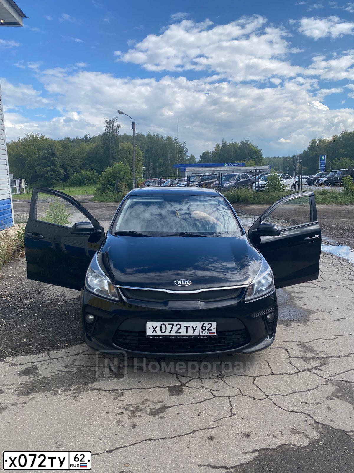 Фото автомобиля KIA RIO, 2017 — госномер Х072ТУ62. Цвет: ЧЕРНЫЙ