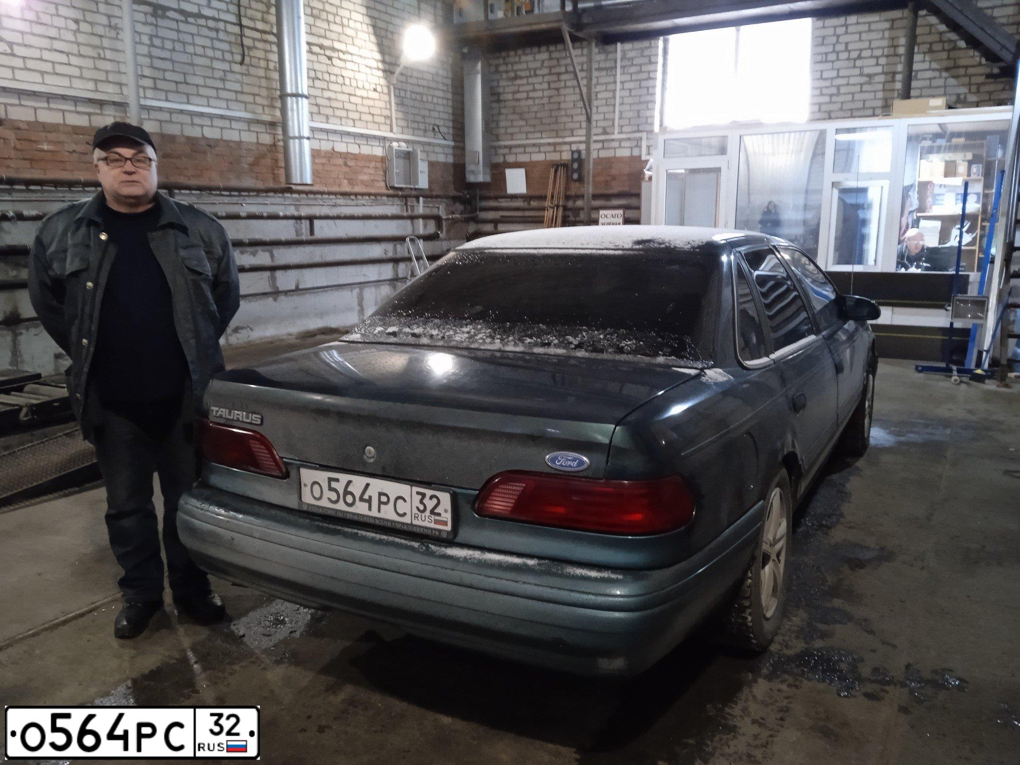 Фото автомобиля FORD TAURUS, 1993. Цвет: ЗЕЛЕНЫЙ ТЕМНЫЙ