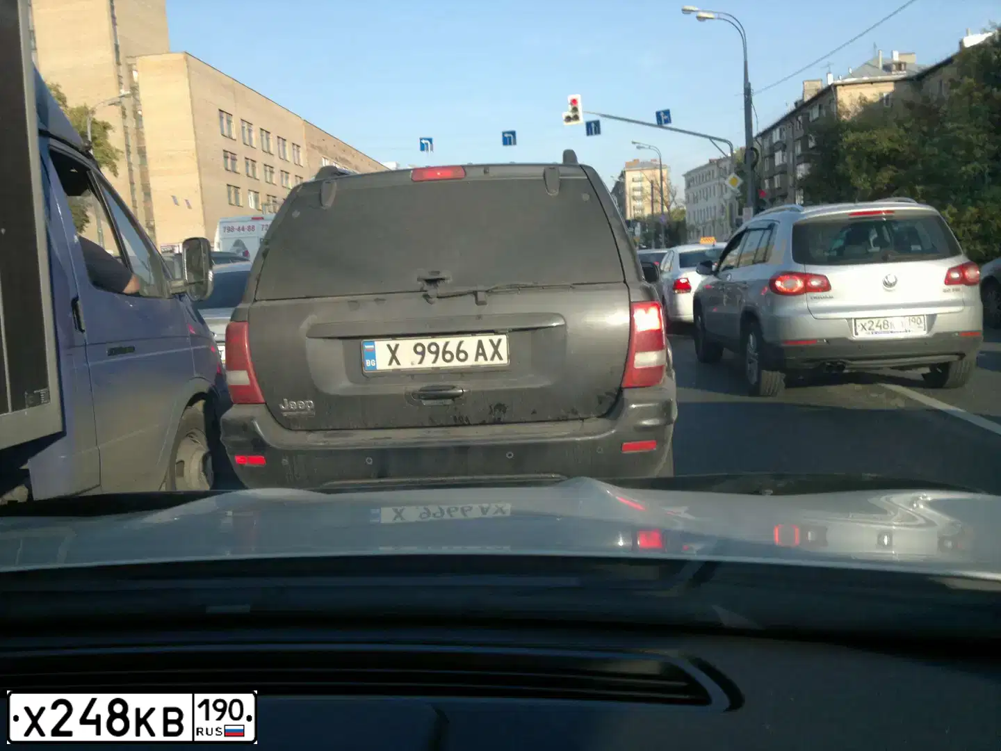 Фото автомобиля VOLKSWAGEN TIGUAN, 2010 — госномер С014КВ77. Цвет: Серый