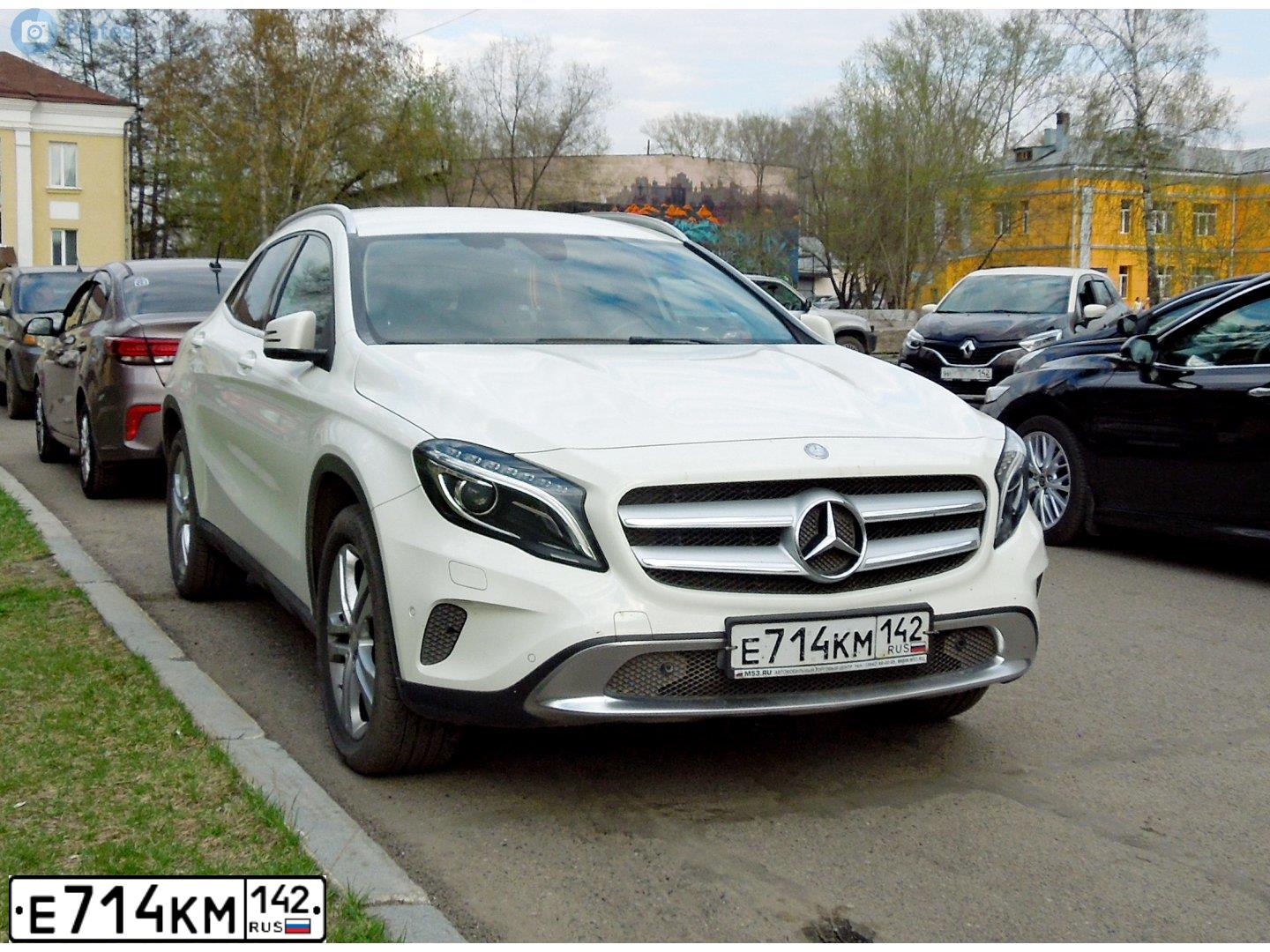 Фото автомобиля MERCEDES-BENZ GLA200, 2016 — госномер Р530НН142. Цвет: Белый
