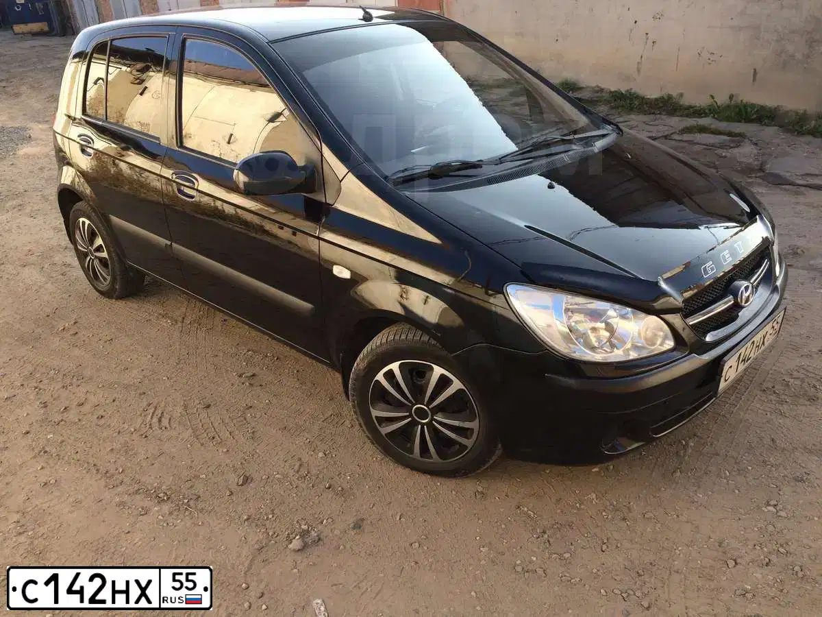 Фото автомобиля HYUNDAI GETZ, 2006 — госномер С142НХ55. Цвет: ЧЕРНЫЙ