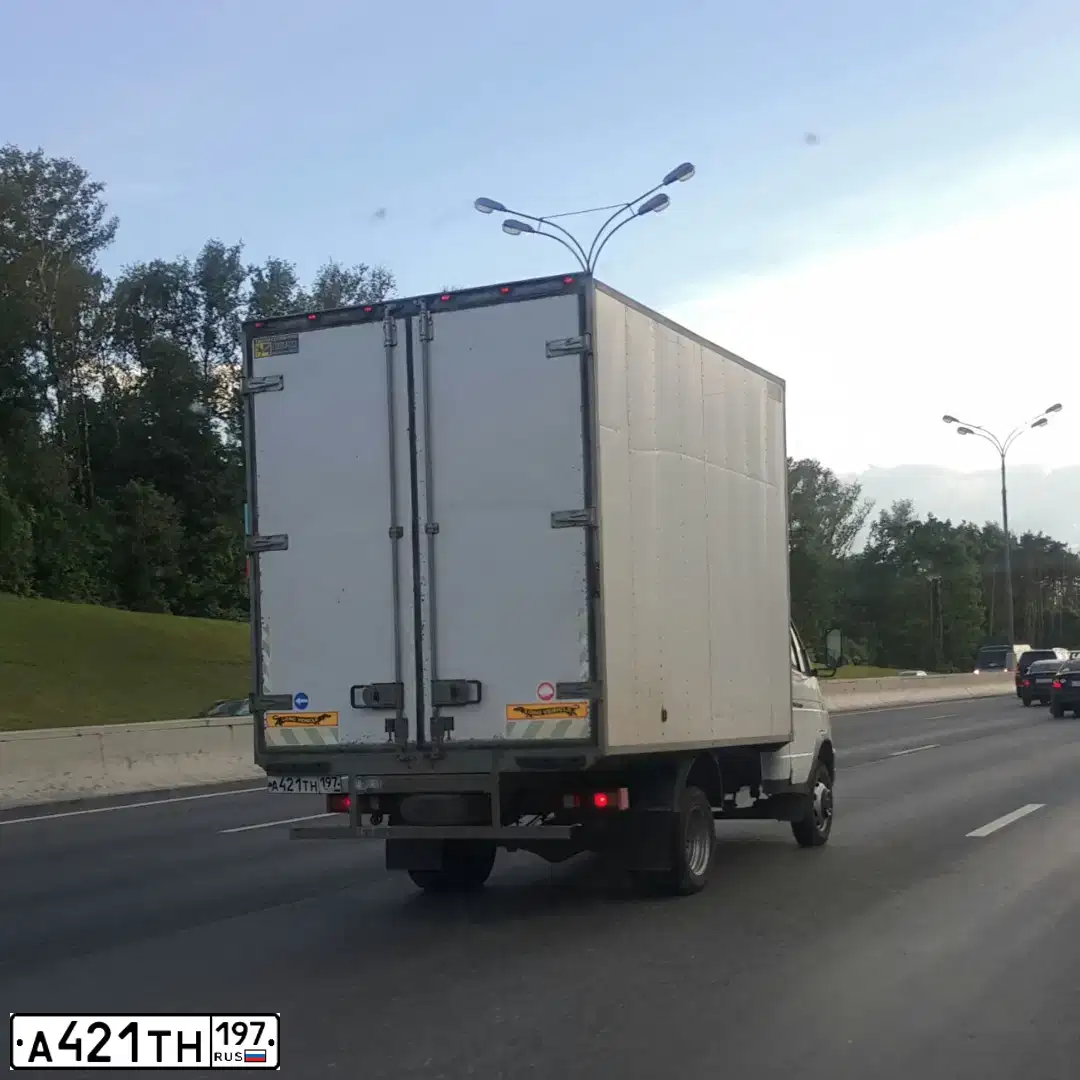 Фото автомобиля GAZ 3302 EL, 2003 — госномер А421ТН197. Цвет: СНЕЖНО-БЕЛЫЙ