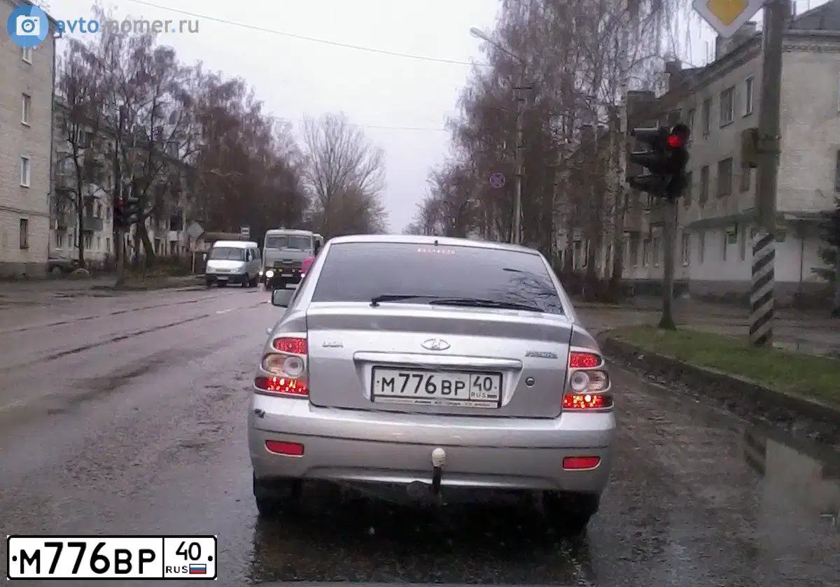 Фото автомобиля LADA 2172 PRIORA, 2010 — госномер М776ВР40. Цвет: СВЕТЛО-СЕРЕБРИСТЫЙ МЕТАЛЛ