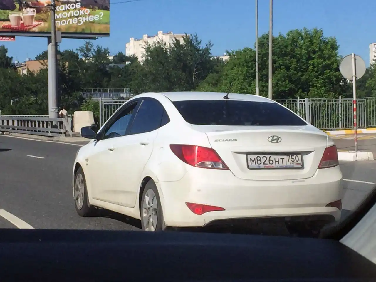 Фото автомобиля HYUNDAI SOLARIS, 2016 — госномер Р663ЕО40. Цвет: Белый