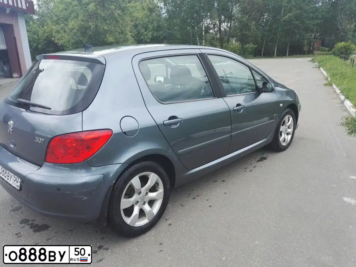 Фото автомобиля LADA 2109 SAMARA, 1994 — госномер О888ВУ50. Цвет: КРАСНЫЙ