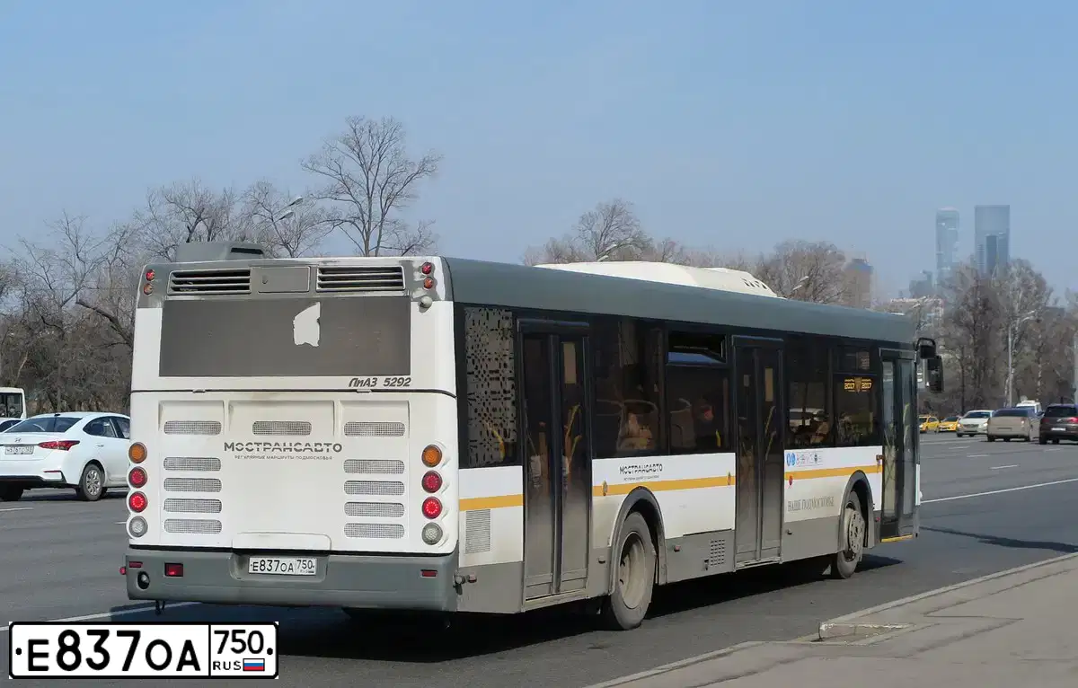 Фото автомобиля LIAZ 5292, 2016 — госномер Е837ОА750. Цвет: Белый Серый Желтый