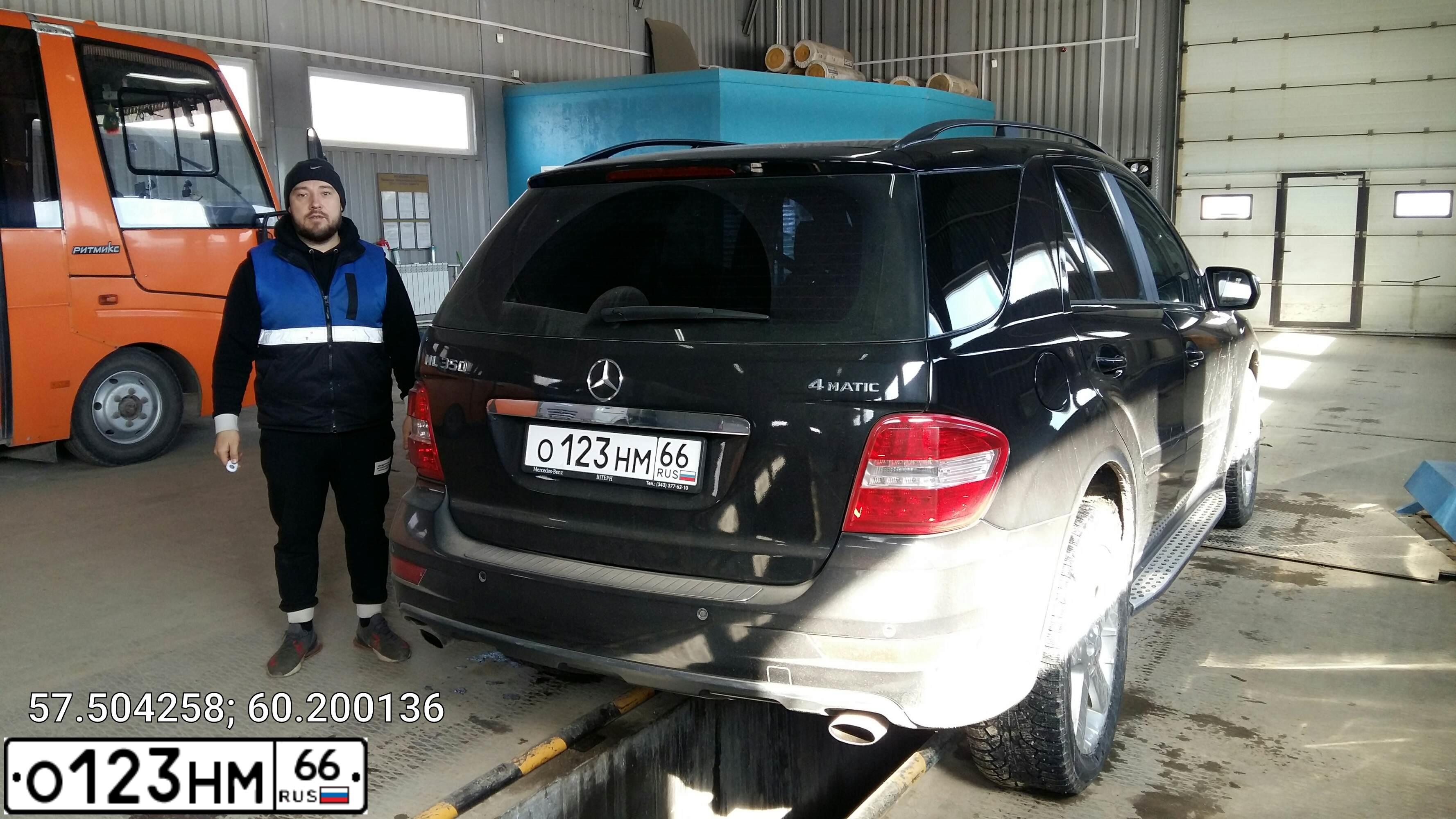 Фото автомобиля MERCEDES M-KLASSE, 2009 — госномер У579МС96. Цвет: ЧЕРНЫЙ