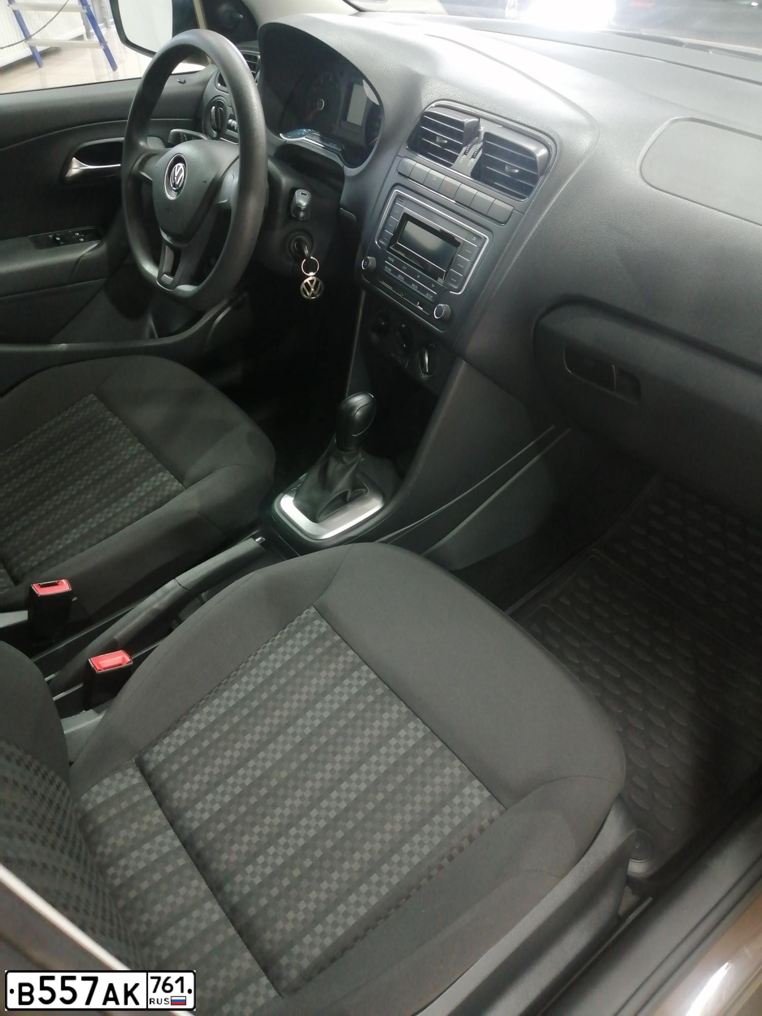 Фото автомобиля VOLKSWAGEN POLO, 2019 — госномер В557АК761. Цвет: Коричневый