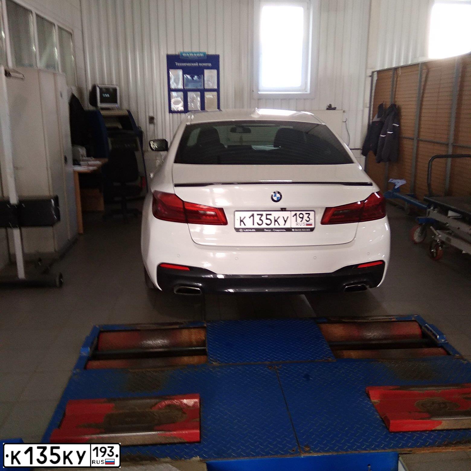 Фото автомобиля BMW SERIE 5, 2017 — госномер М889КК93. Цвет: Белый