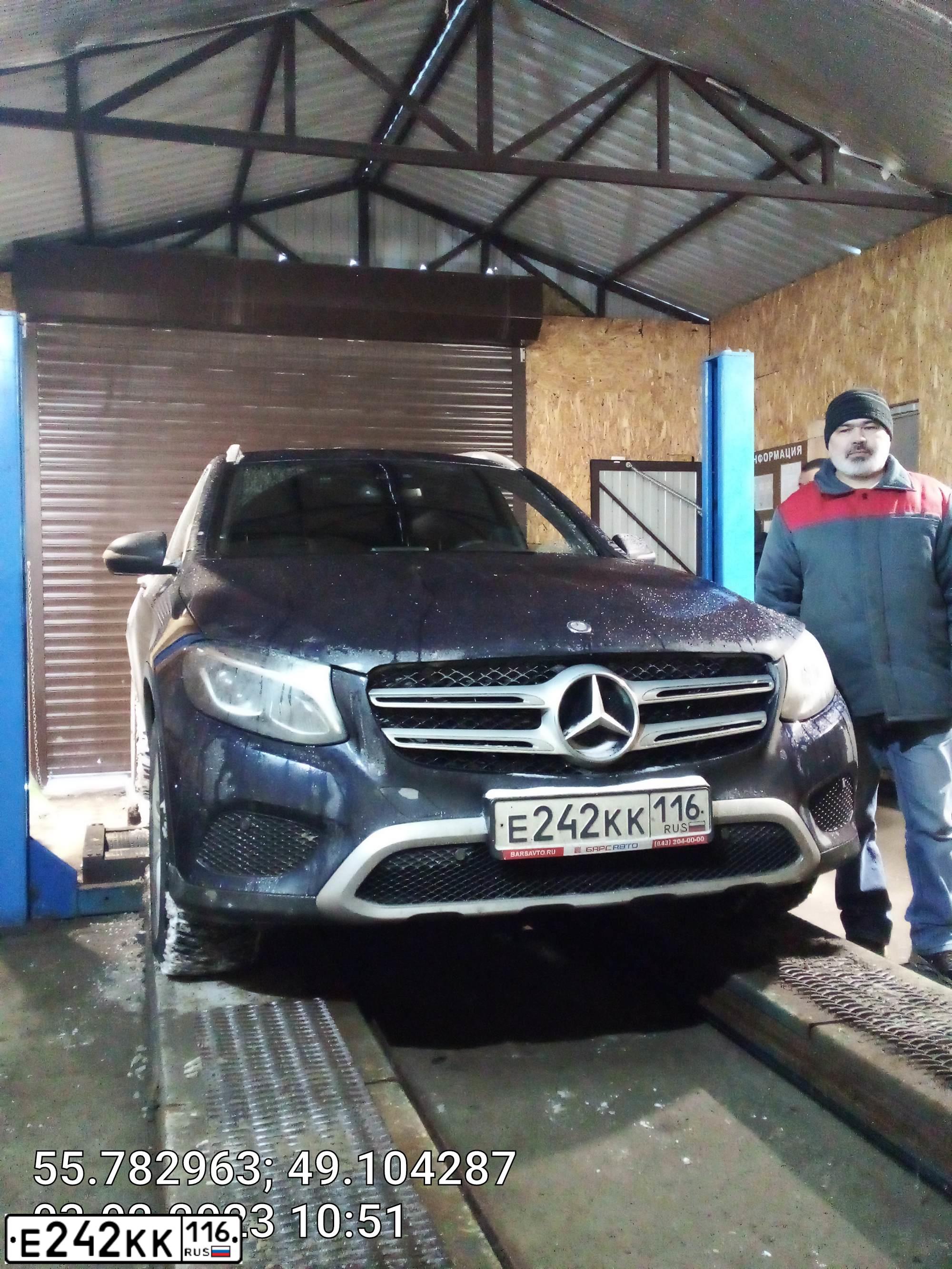 Фото автомобиля MERCEDES GLC-KLASSE, 2017 — госномер Е242КК116. Цвет: синий