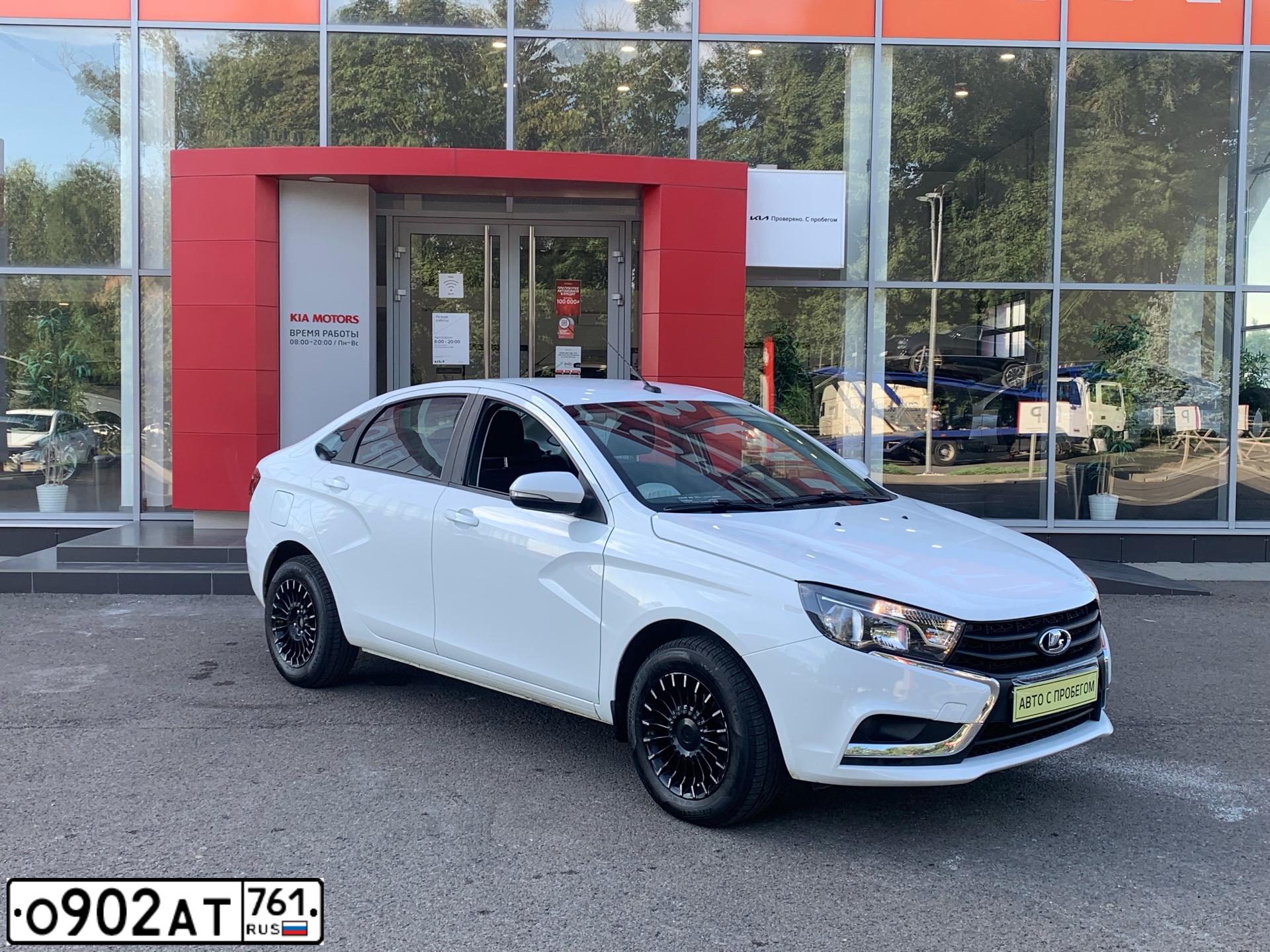 Фото автомобиля LADA VESTA, 2019 — госномер О902АТ761. Цвет: Белый