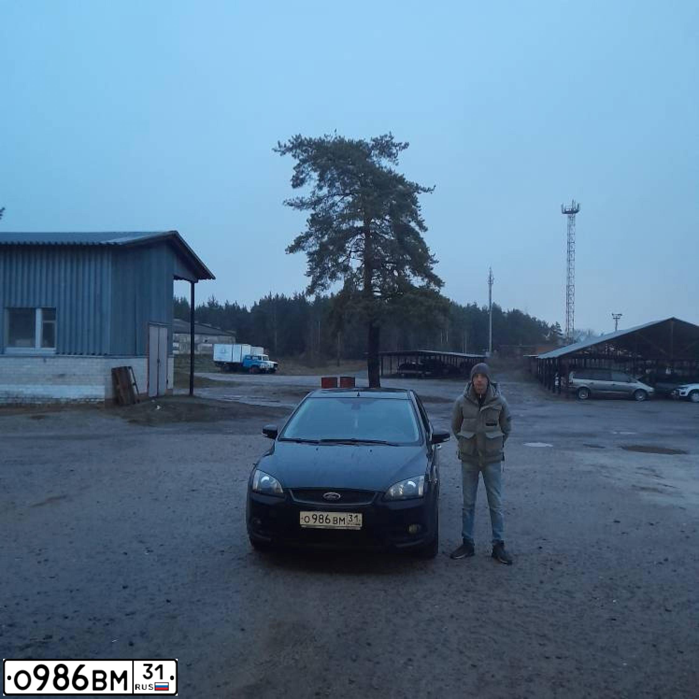 Фото автомобиля FORD FOCUS, 2006 — госномер О986ВМ31. Цвет: СЕРЫЙ ТЕМНЫЙ