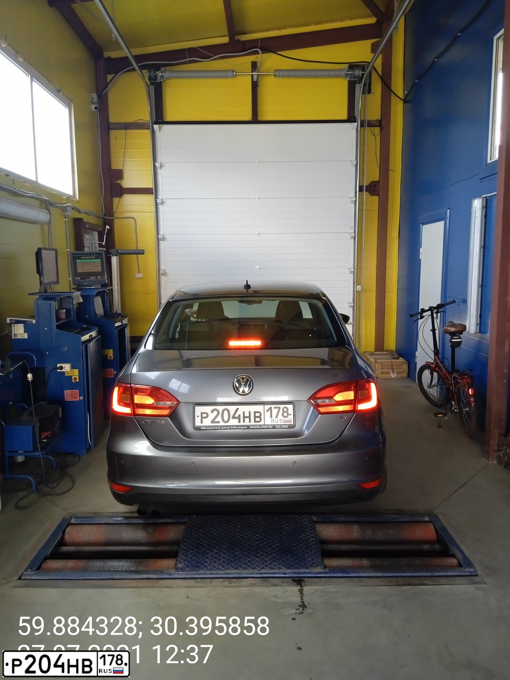 Фото автомобиля VOLKSWAGEN JETTA, 2014 — госномер Р204НВ178