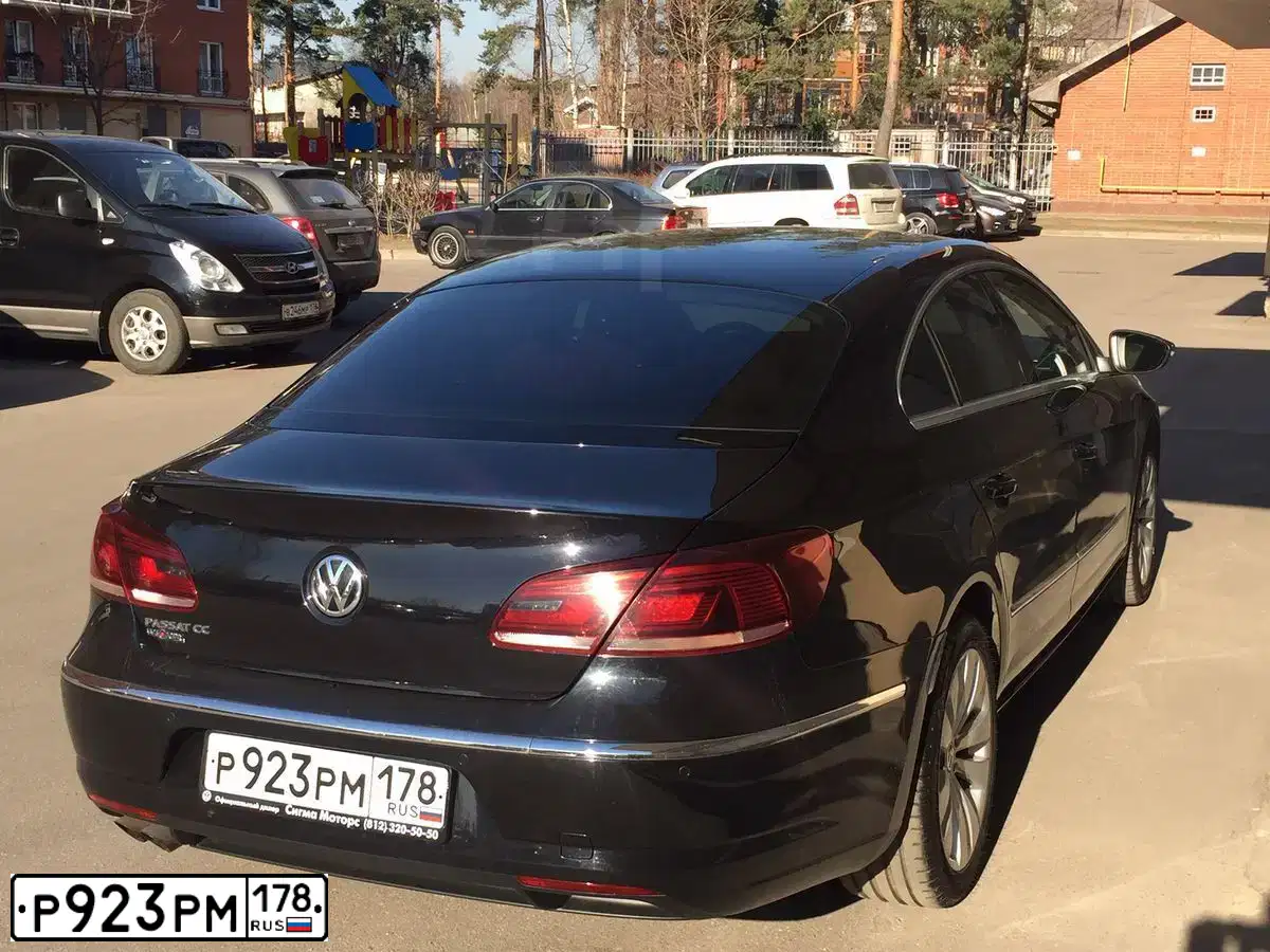 Фото автомобиля VOLKSWAGEN PASSAT, 2013 — госномер Р923РМ178. Цвет: ЧЕРНЫЙ