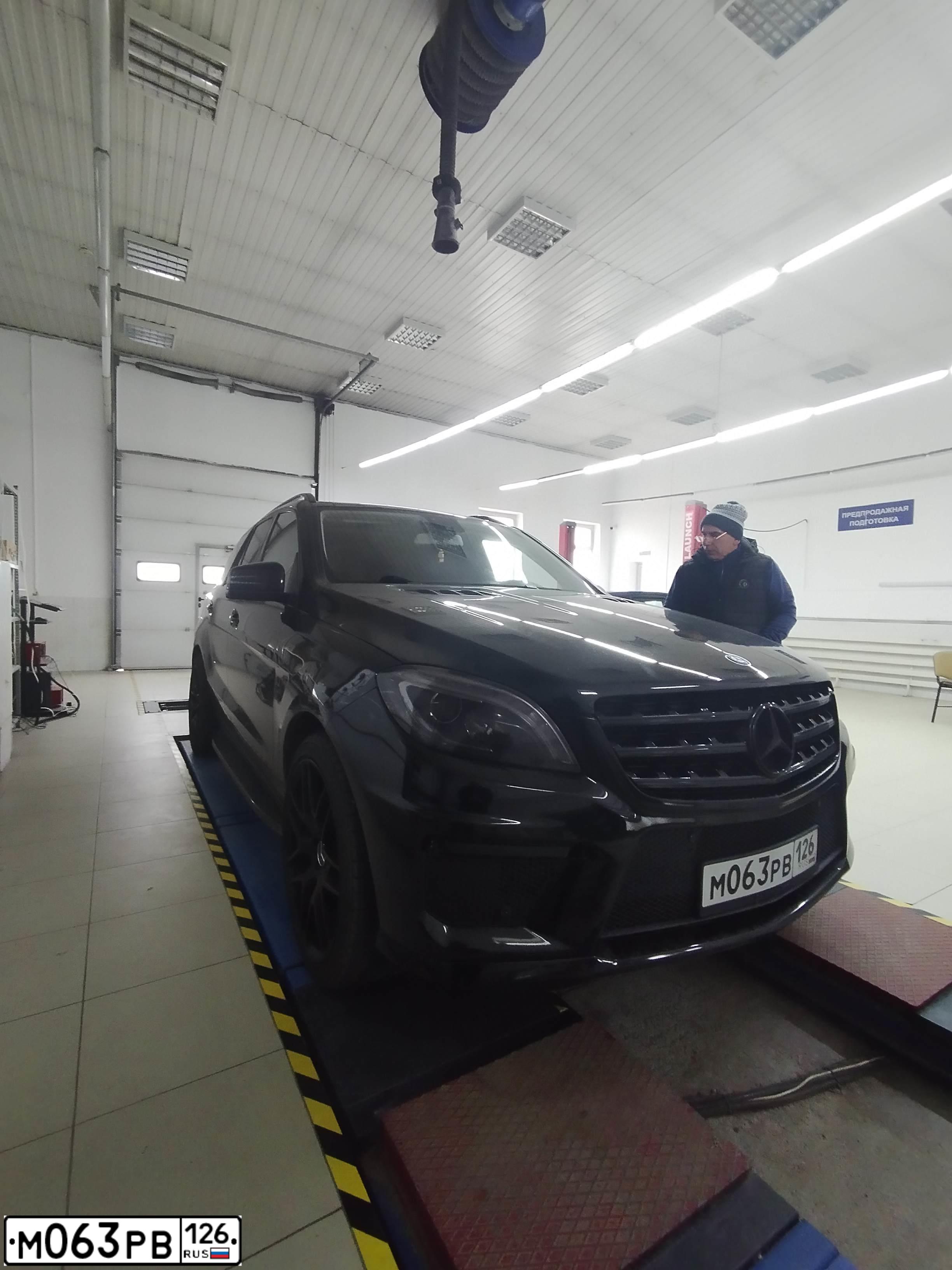 Фото автомобиля MERCEDES M-KLASSE, 2012 — госномер М063РВ126. Цвет: ЧЕРНЫЙ