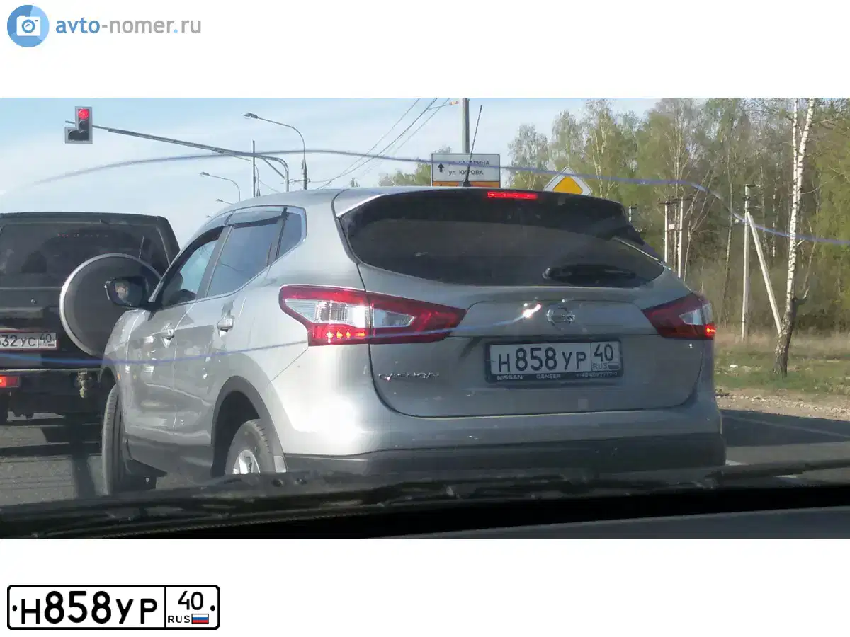 Фото автомобиля NISSAN QASHQAI, 2014 — госномер Н858УР40. Цвет: СЕРЕБРИСТЫЙ