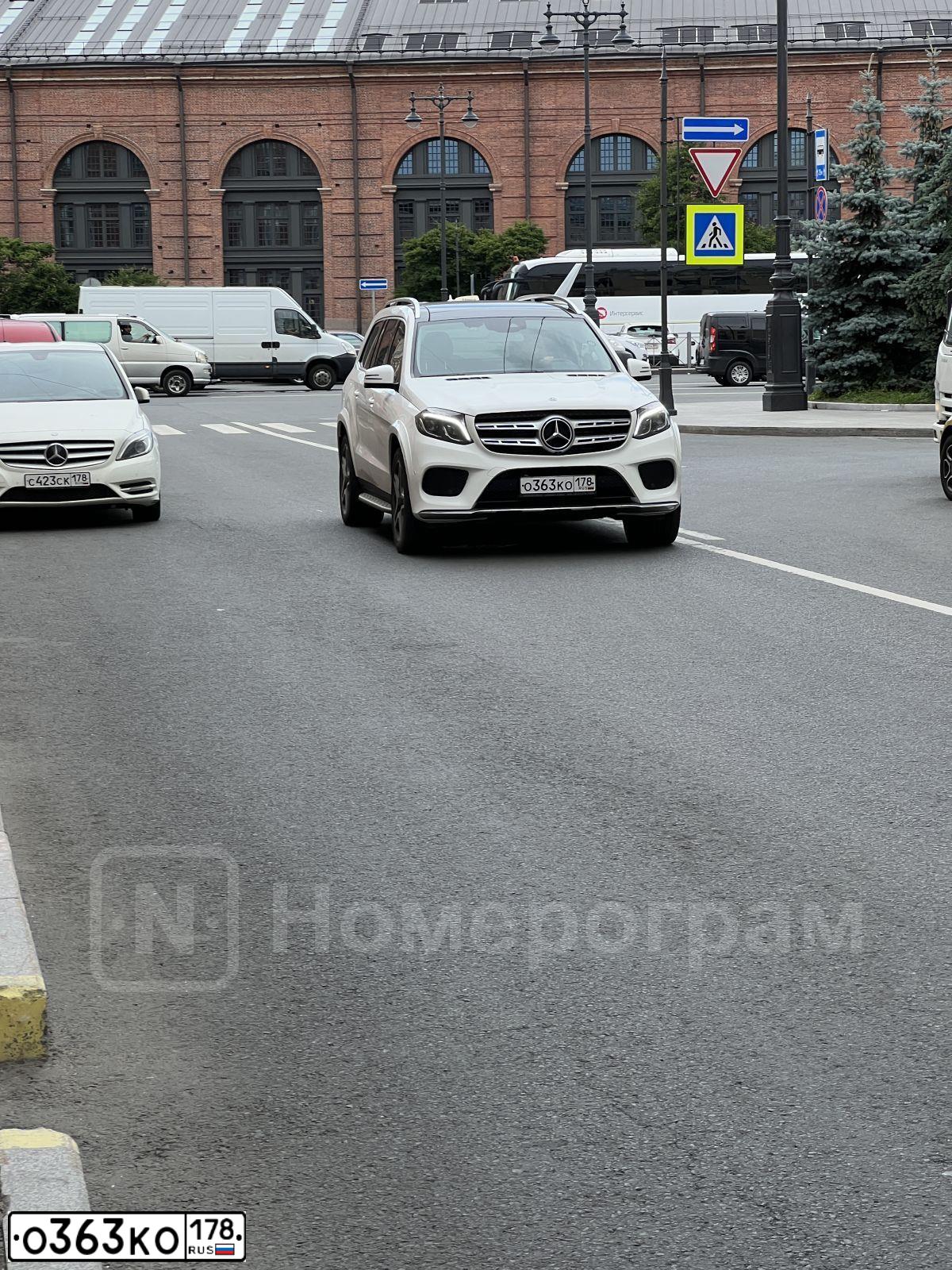 Фото автомобиля MERCEDES-BENZ GLS350, 2018 — госномер Т259ММ198. Цвет: Белый
