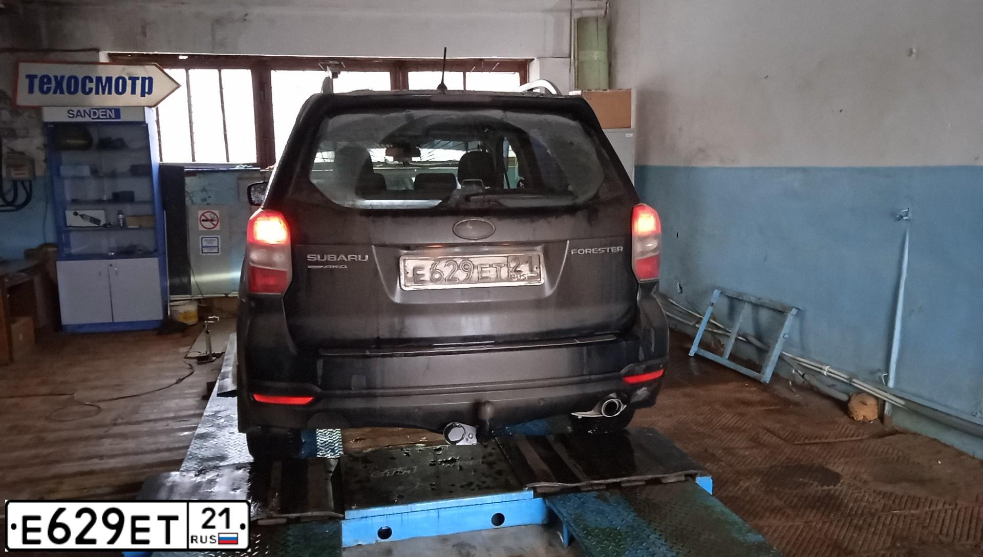 Фото автомобиля SUBARU FORESTER, 2013 — госномер Е629ЕТ21