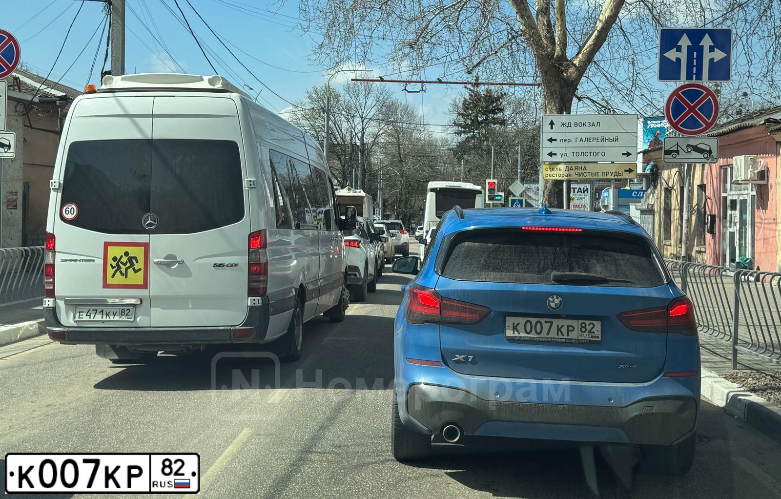 Фото автомобиля BMW X1, 2021 — госномер Р701МУ82. Цвет: синий