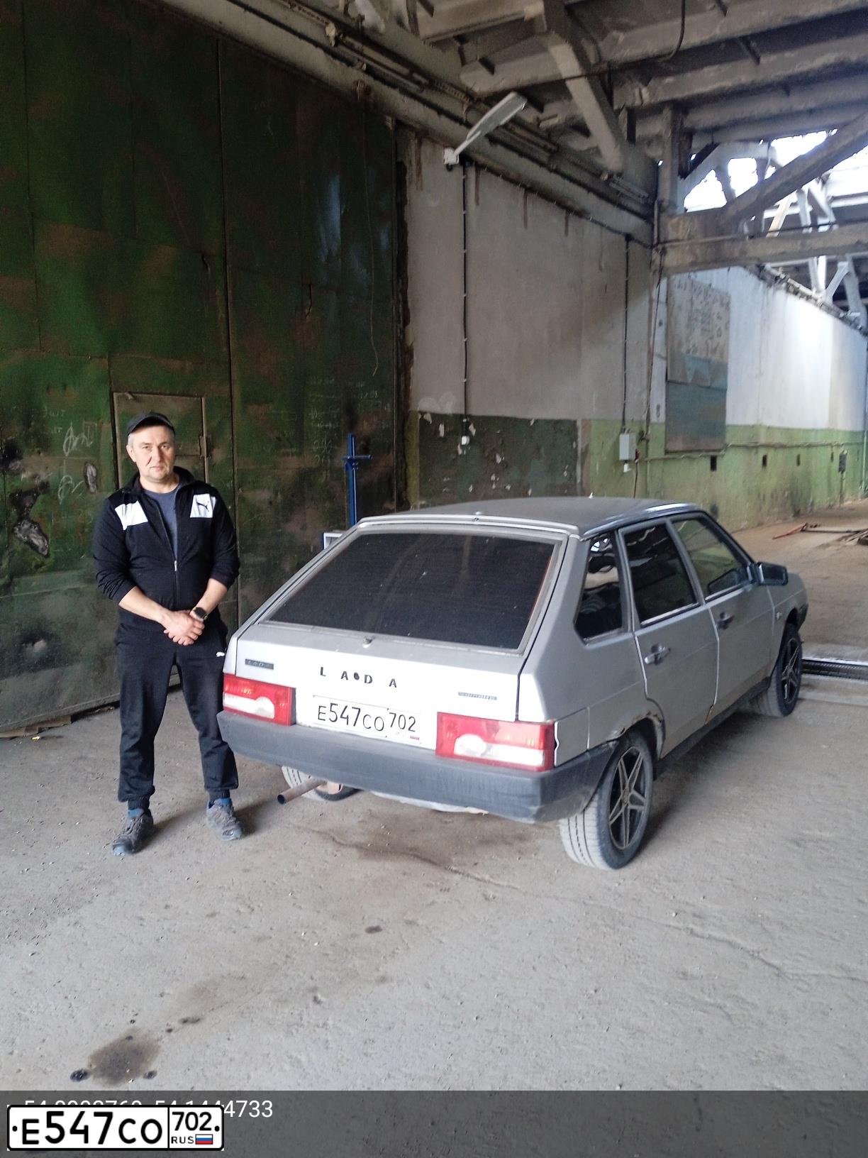 Фото автомобиля LADA 2109 SAMARA, 2004 — госномер Е547СО702. Цвет: СЕРЕБРИСТЫЙ МЕТАЛЛИК