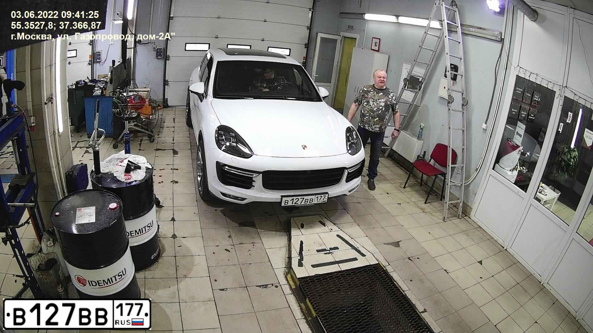 Фото автомобиля SKODA YETI, 2012 — госномер В127ВВ177. Цвет: БЕЖЕВЫЙ