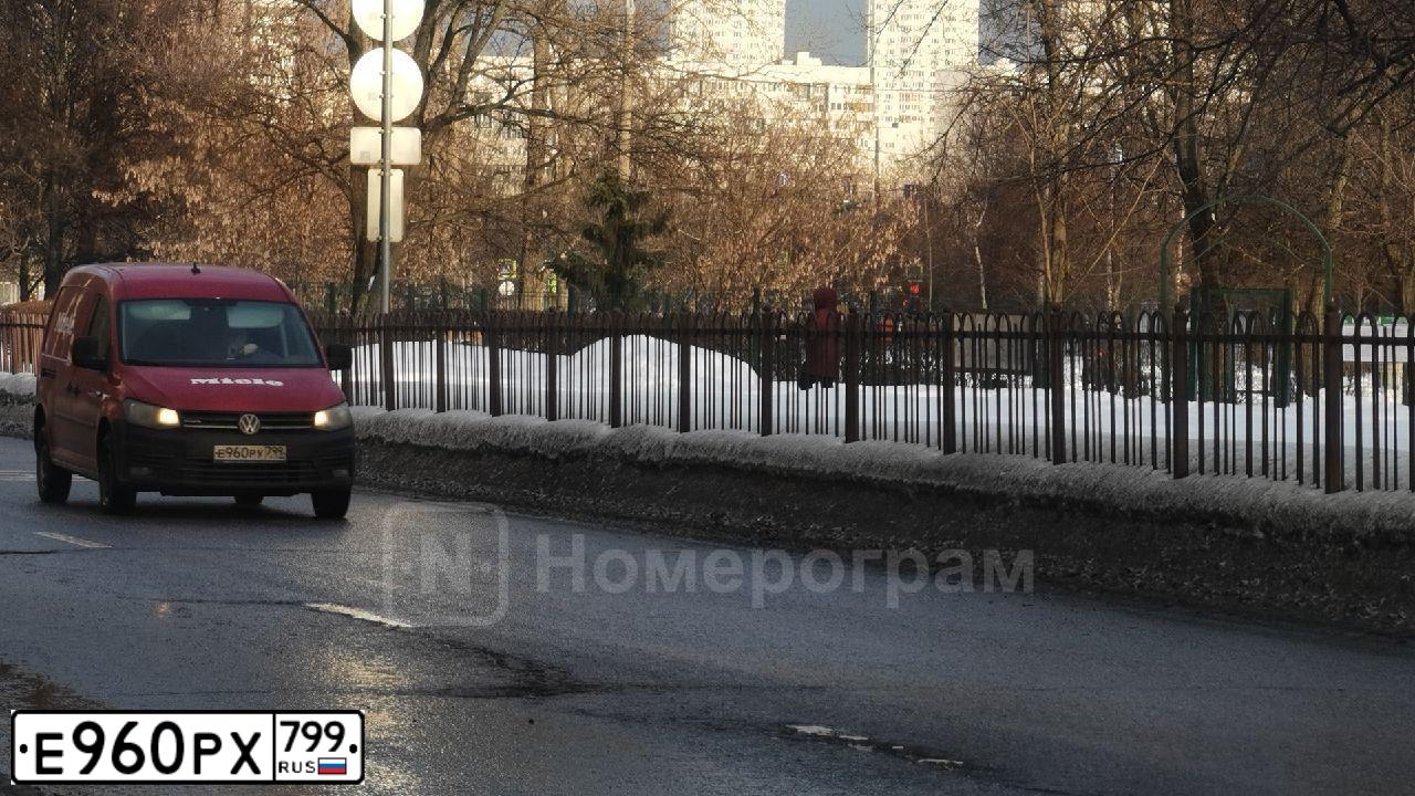 Фото автомобиля SKODA KODIAQ, 2020 — госномер Е960РХ799. Цвет: ЗЕЛЕНЫЙ