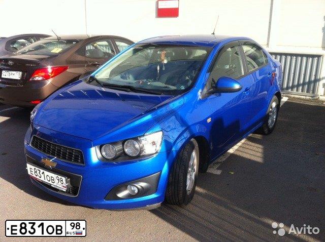 Фото автомобиля CHEVROLET AVEO, 2012 — госномер Е831ОВ98. Цвет: СИНИЙ