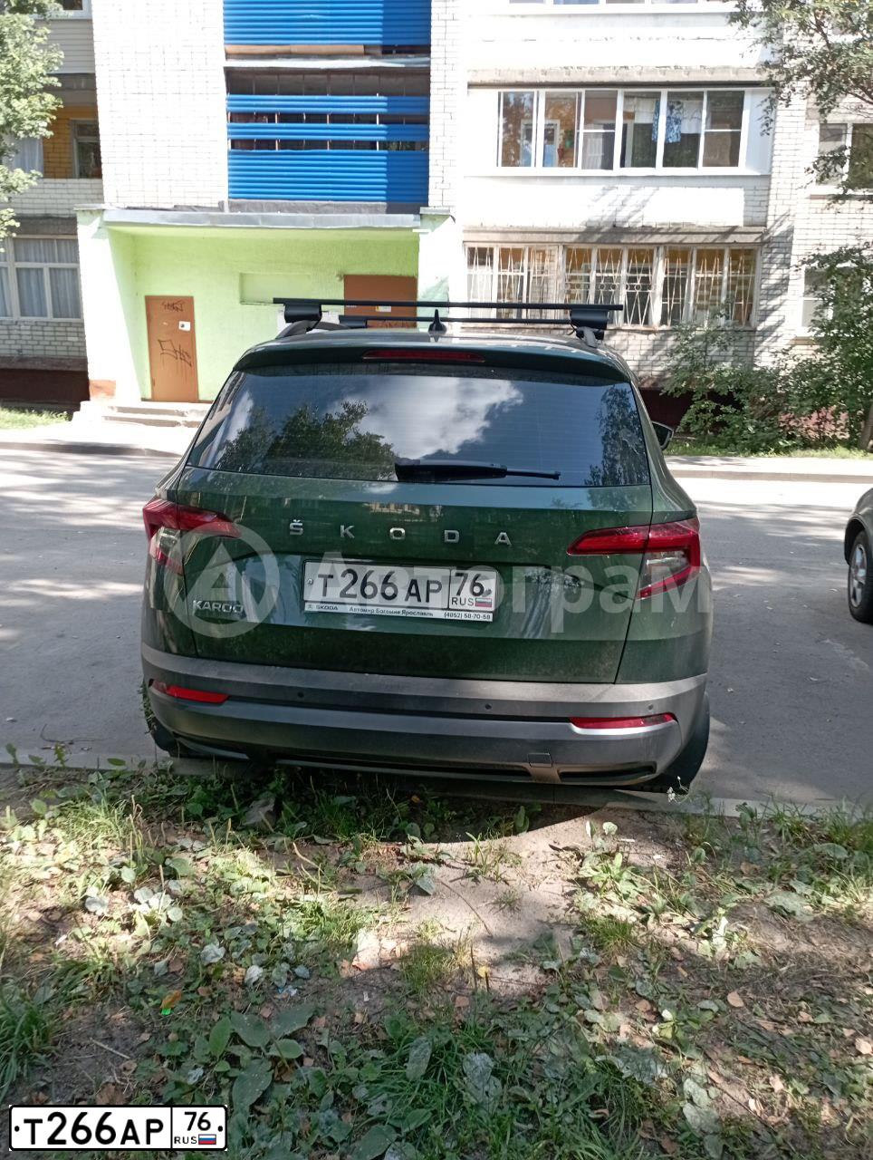 Фото автомобиля SKODA KAROQ, 2020 — госномер Т266АР76. Цвет: ЗЕЛЕНЫЙ