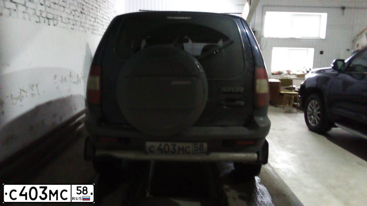 Фото автомобиля CHEVROLET NIVA, 2005 — госномер Р316ОЕ34. Цвет: ТЕМНО-СИНИЙ МЕТАЛЛИК
