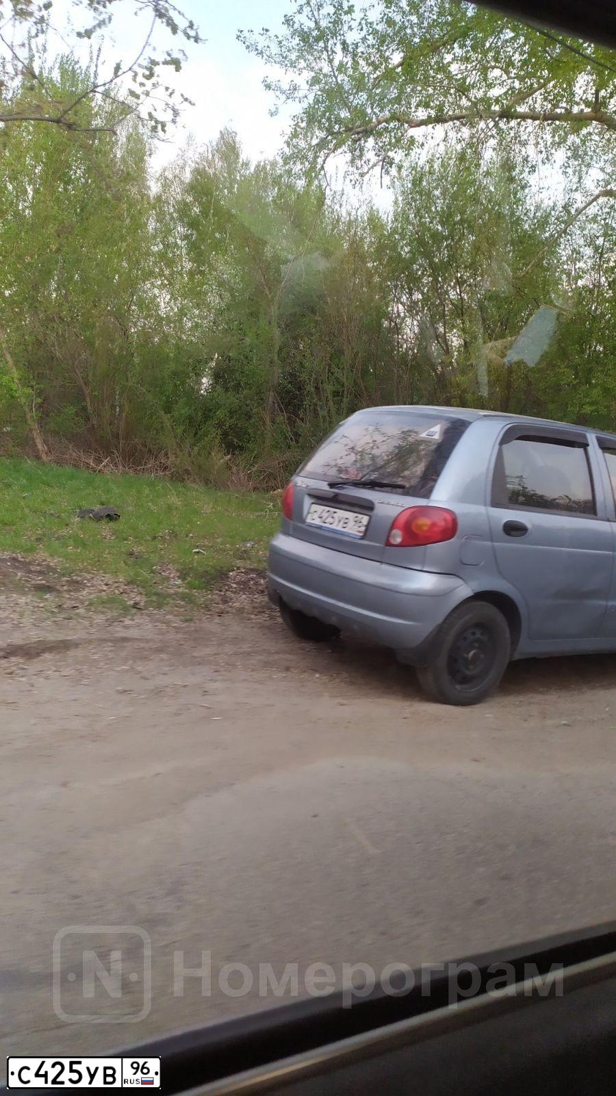 Фото автомобиля DAEWOO MATIZ, 2010 — госномер С425УВ96. Цвет: СИНИЙ