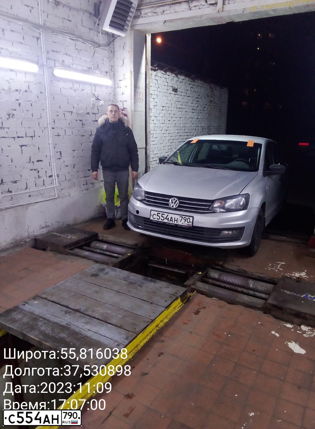 Фото автомобиля VOLKSWAGEN POLO, 2016 — госномер Р162ЕВ977