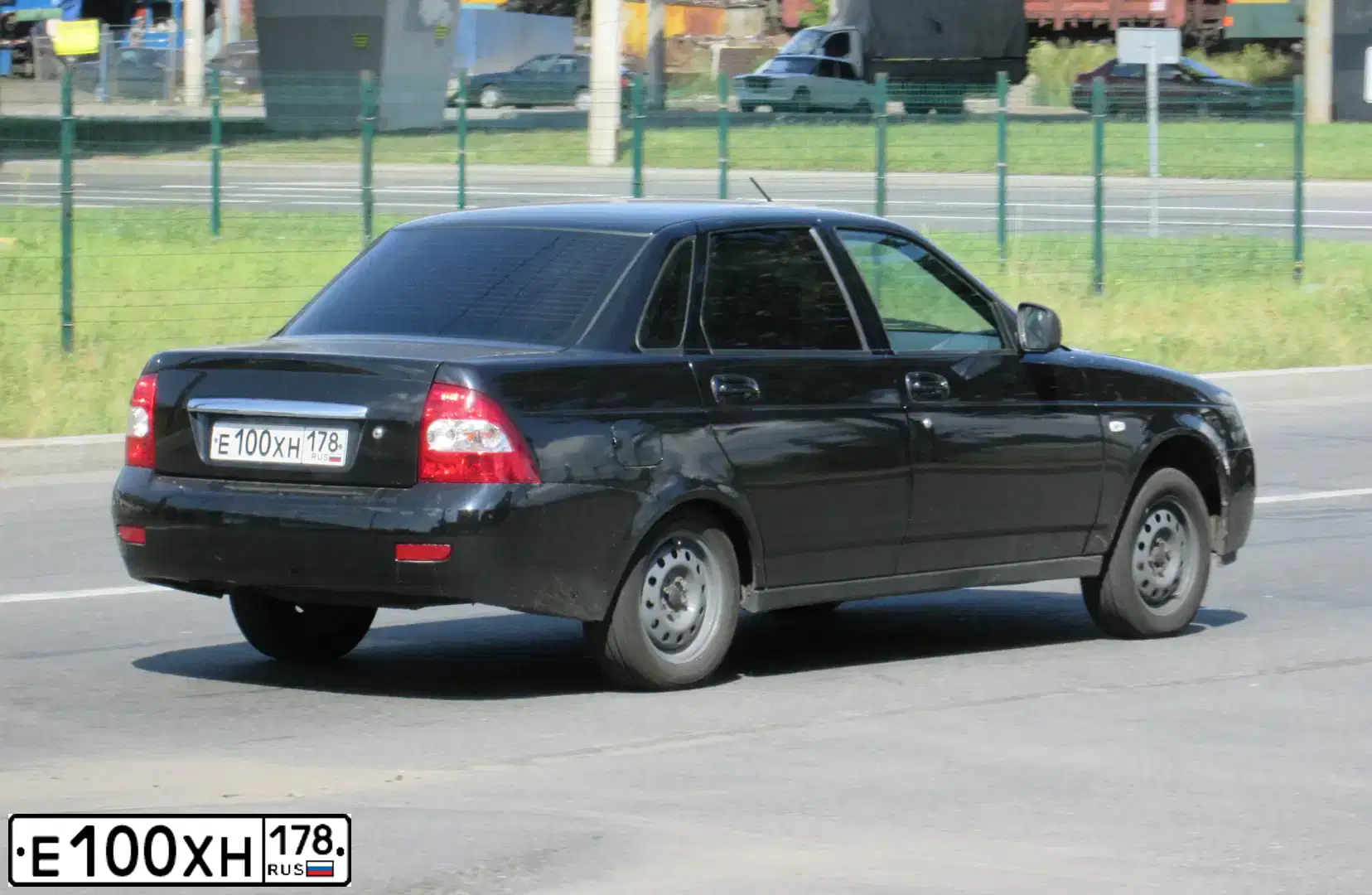 Фото автомобиля LADA 2170 PRIORA, 2012 — госномер Е100ХН178. Цвет: Сине-Черный