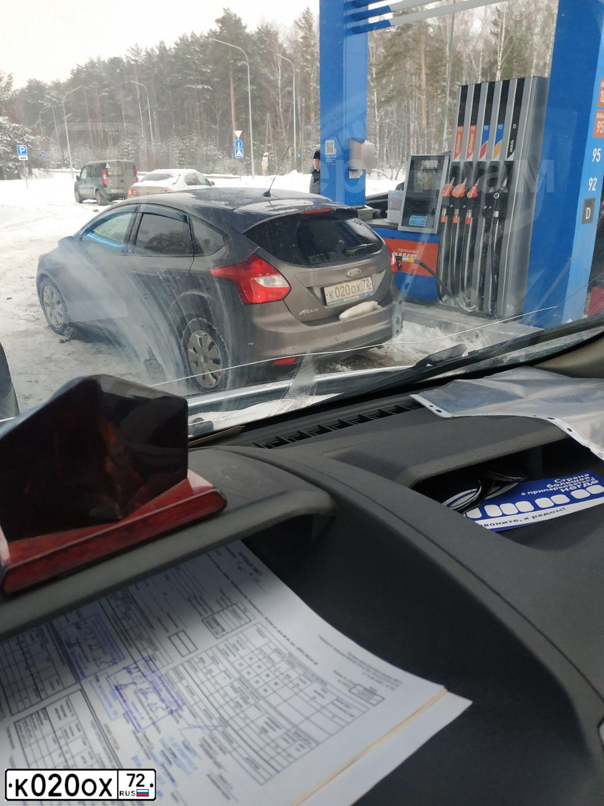 Фото автомобиля FORD FOCUS, 2013 — госномер К020ОХ72. Цвет: Коричневый
