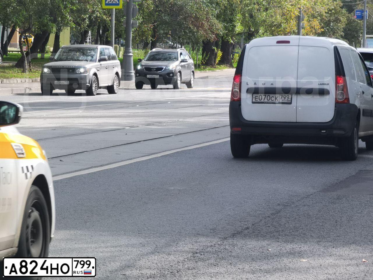 Фото автомобиля LANDROVER RANGE ROVER SPORT, 2010 — госномер М200ОС790. Цвет: ТЕМНО-СЕРЫЙ
