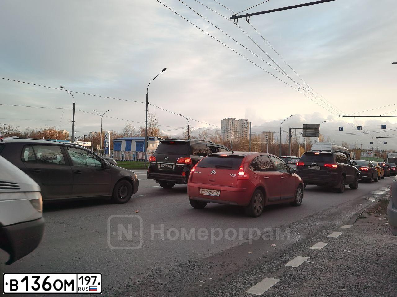 Фото автомобиля SKODA OCTAVIA, 2011 — госномер В136ОМ197. Цвет: СЕРЫЙ