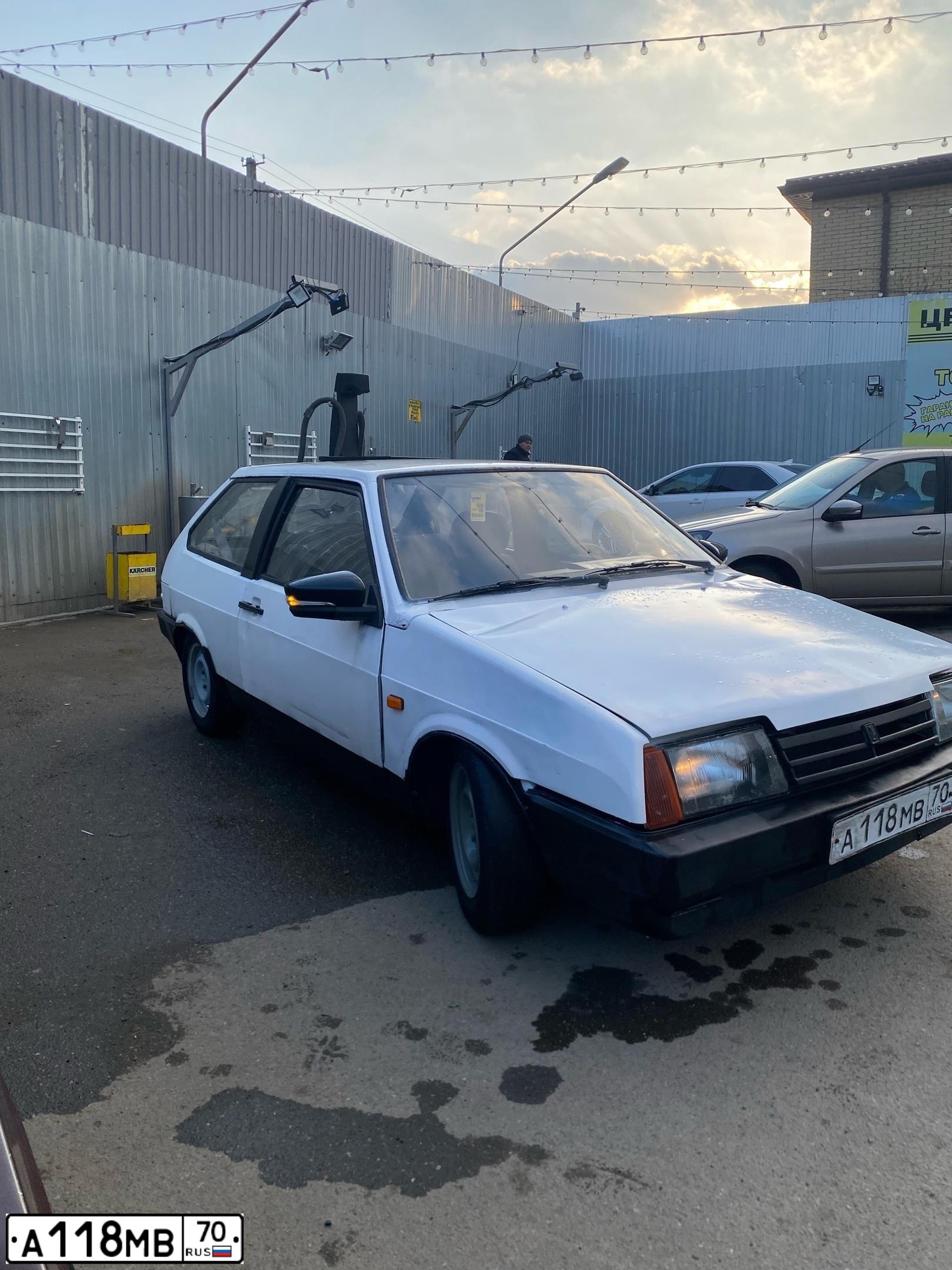 Фото автомобиля LADA 2108 SAMARA, 1996 — госномер А118МВ70. Цвет: Белый