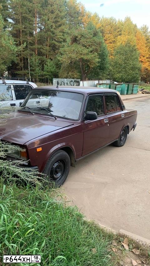 Фото автомобиля LADA 2107, 2006 — госномер Р644ХН18. Цвет: ТЕМНО-ВИШНЕВЫЙ