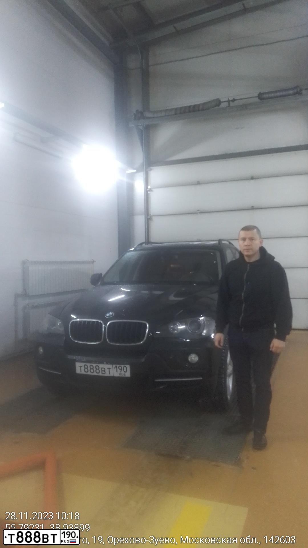 Фото автомобиля BMW 530IA, 2002 — госномер Н644АН550