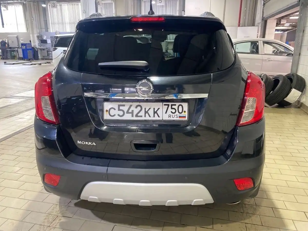 Фото автомобиля OPEL W0LJ (MOKKA), 2014 — госномер Т940ТХ790. Цвет: ЧЕРНЫЙ