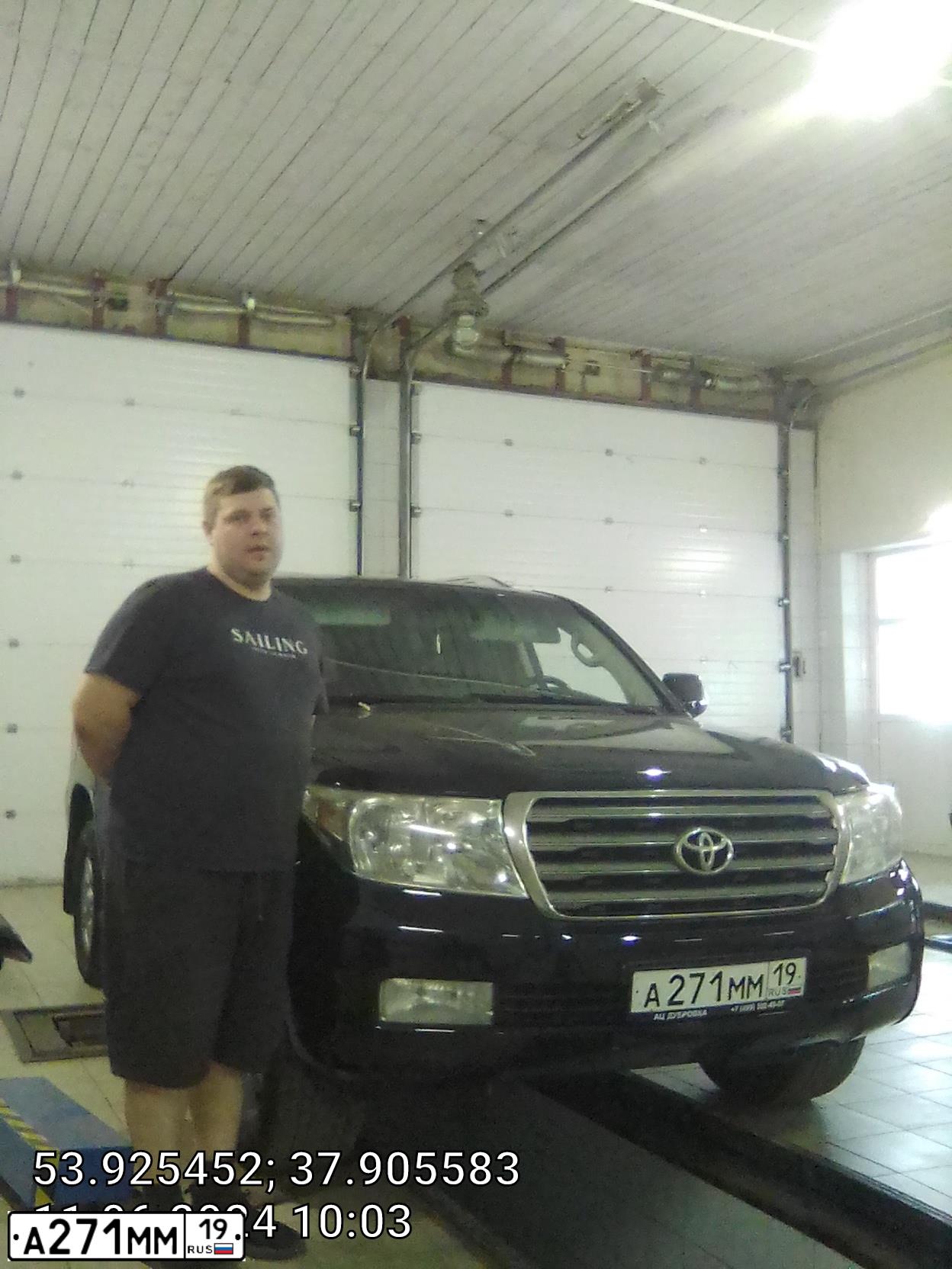 Фото автомобиля TOYOTA LANDCRUISER 200, 2011 — госномер О690ОР71. Цвет: ЧЕРНЫЙ