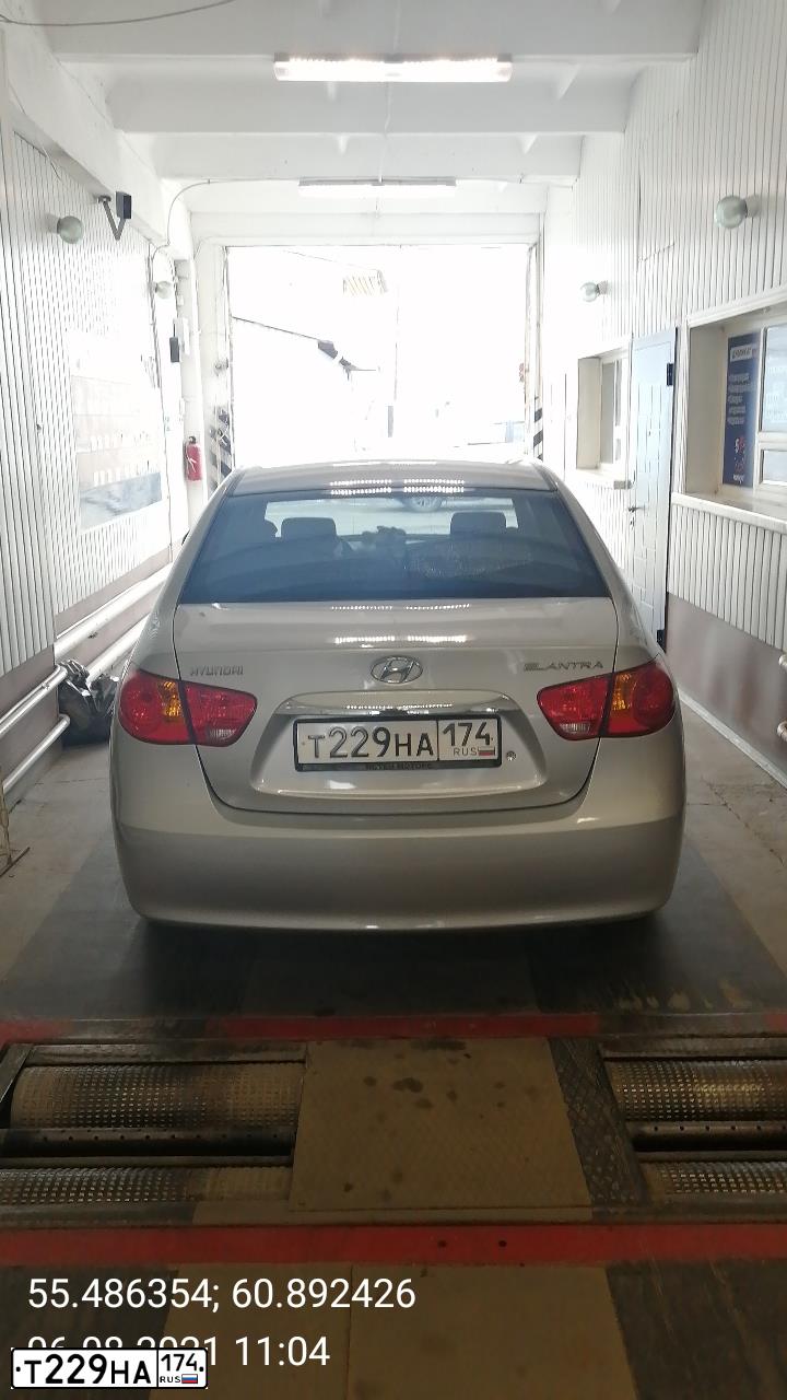 Фото автомобиля HYUNDAI ELANTRA, 2010 — госномер Т229НА174. Цвет: БЕЛЫЙ
